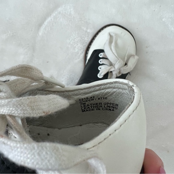 Footmates Cheer white and navy saddle shoes - Size 7 Oxford dress - Picture 2 of 5